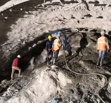 行唐拱顶带模注浆料的施工流程及注意事项